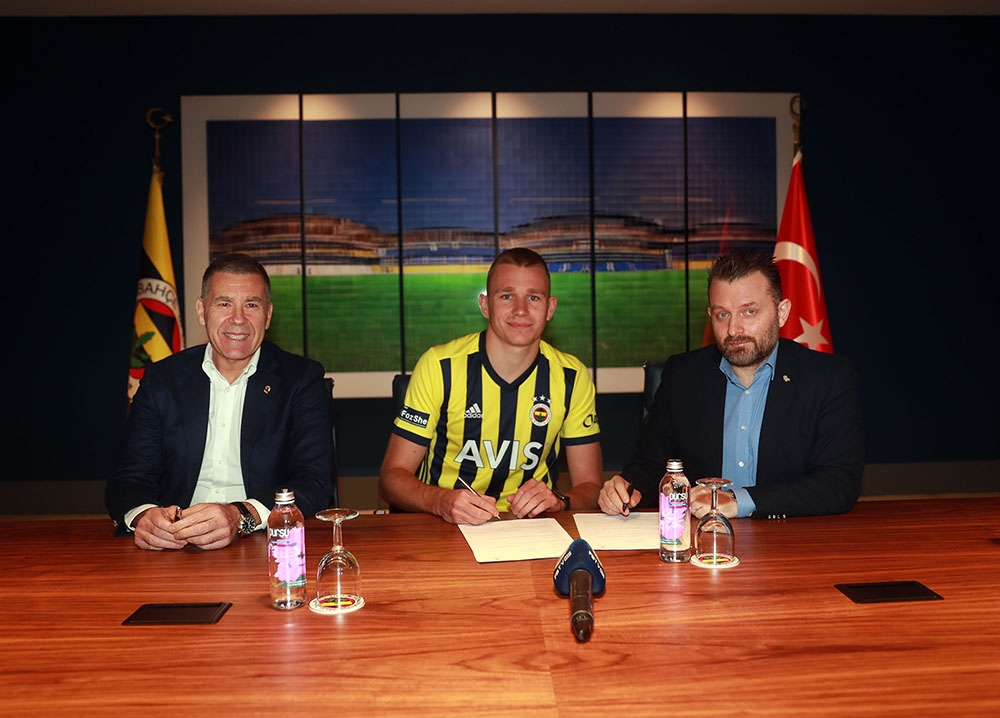 Fenerbahçe, Macar stoper Attila Szalai’yi kadrosuna kattığını açıkladı