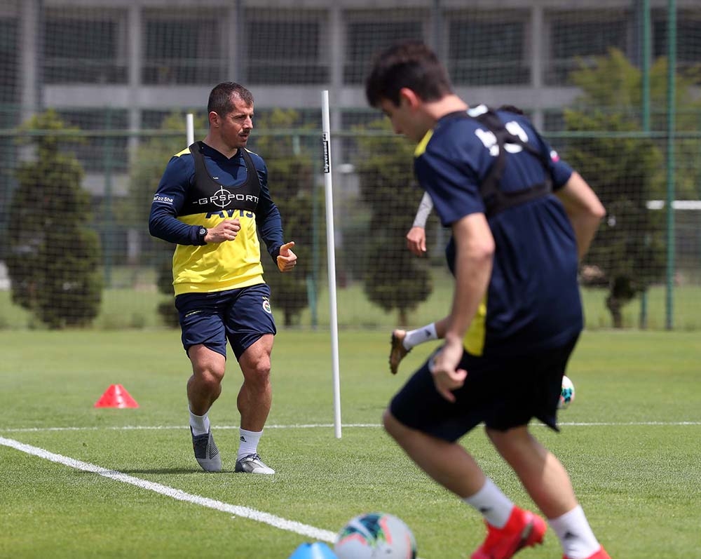 Fenerbahçe, Riva’da kampa girdi