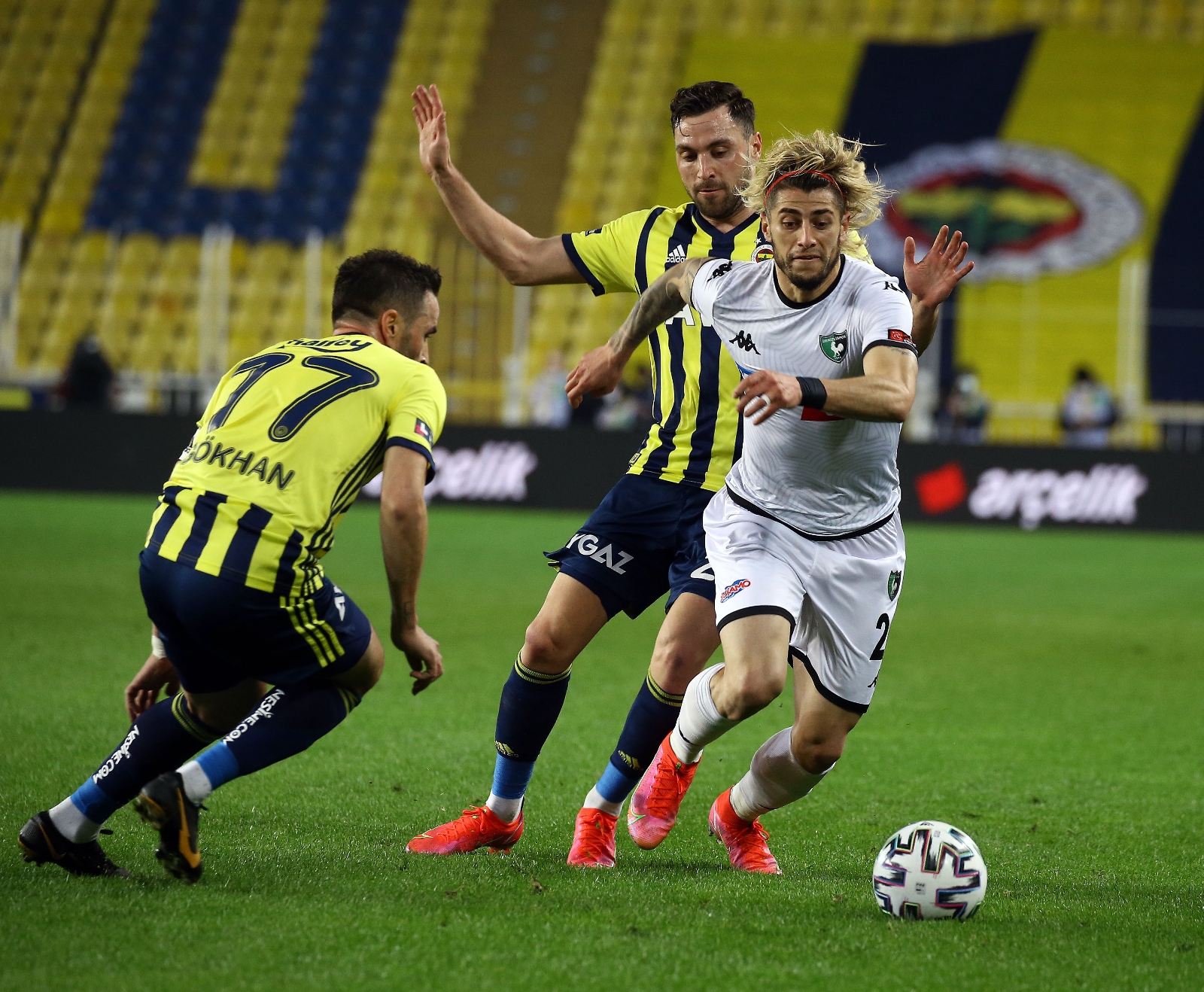 Fenerbahçe sahasında karşılaştığı Denizlispor’u 1-0 mağlup etti