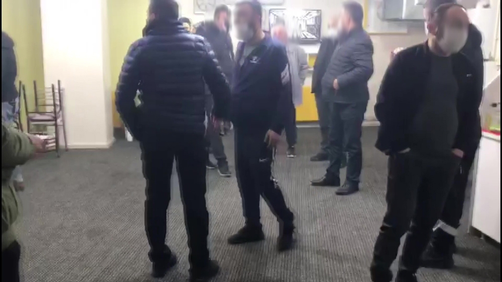 Fenerbahçe taraftarı zafer sarhoşu oldu kısıtlamayı unuttu, 24 kişi cezayı yedi