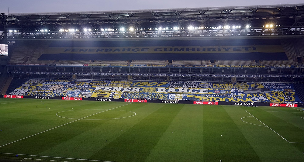 Fenerbahçe taraftarından dev pankart