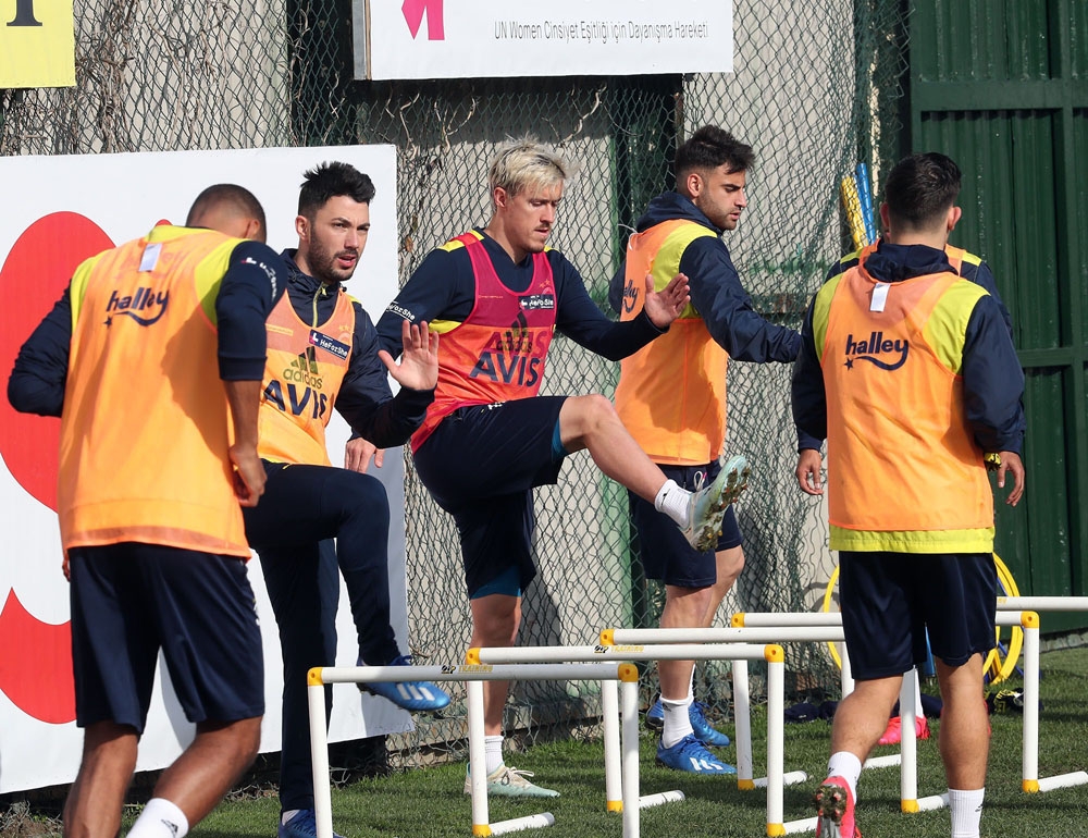 Fenerbahçe, Trabzonspor mesaisini sürdürdü