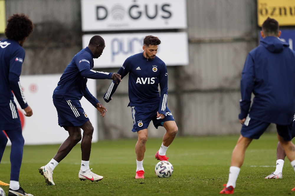 Fenerbahçe’de Sosa antrenmanı yarıda bıraktı