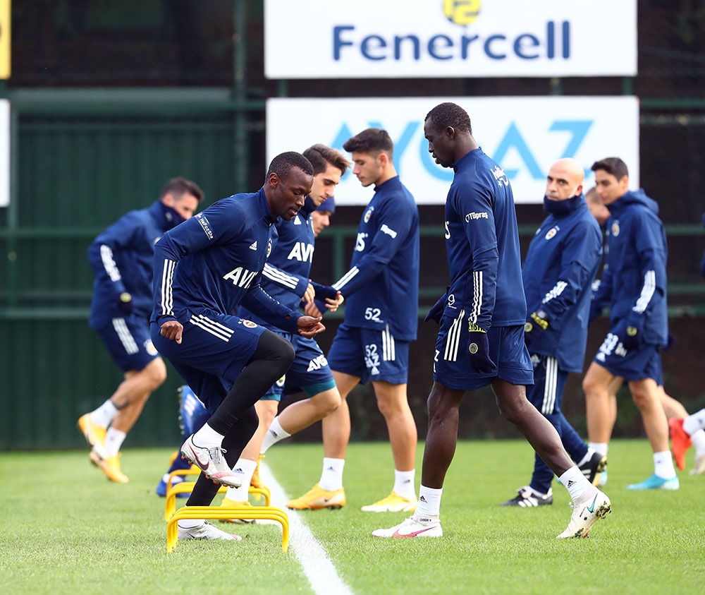Fenerbahçe’de Sosa ve Tolga Ciğerci antrenmanda yer almadı