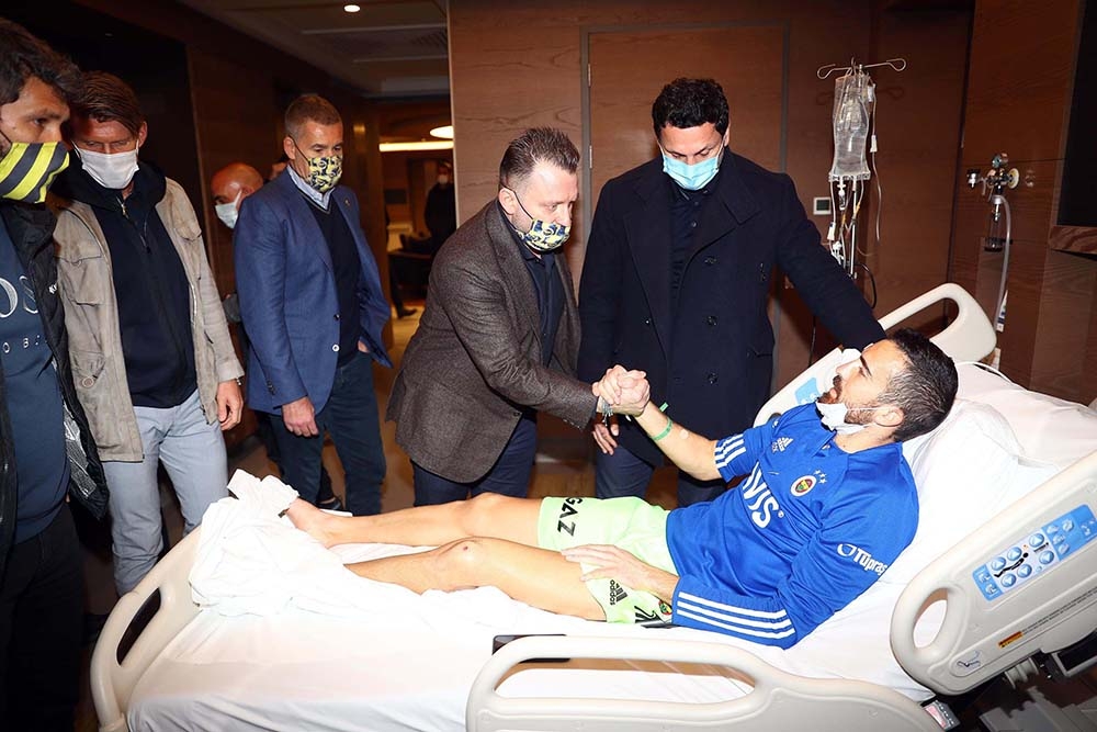 Fenerbahçe’den Harun Tekin’e moral ziyareti