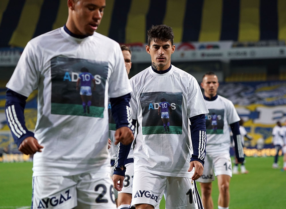 Fenerbahçeli futbolcular Maradona’yı unutmadı