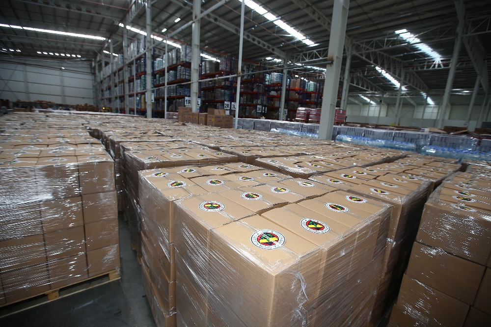 Fenerbahçe’nin yardım kolileri sahiplerine ulaştı