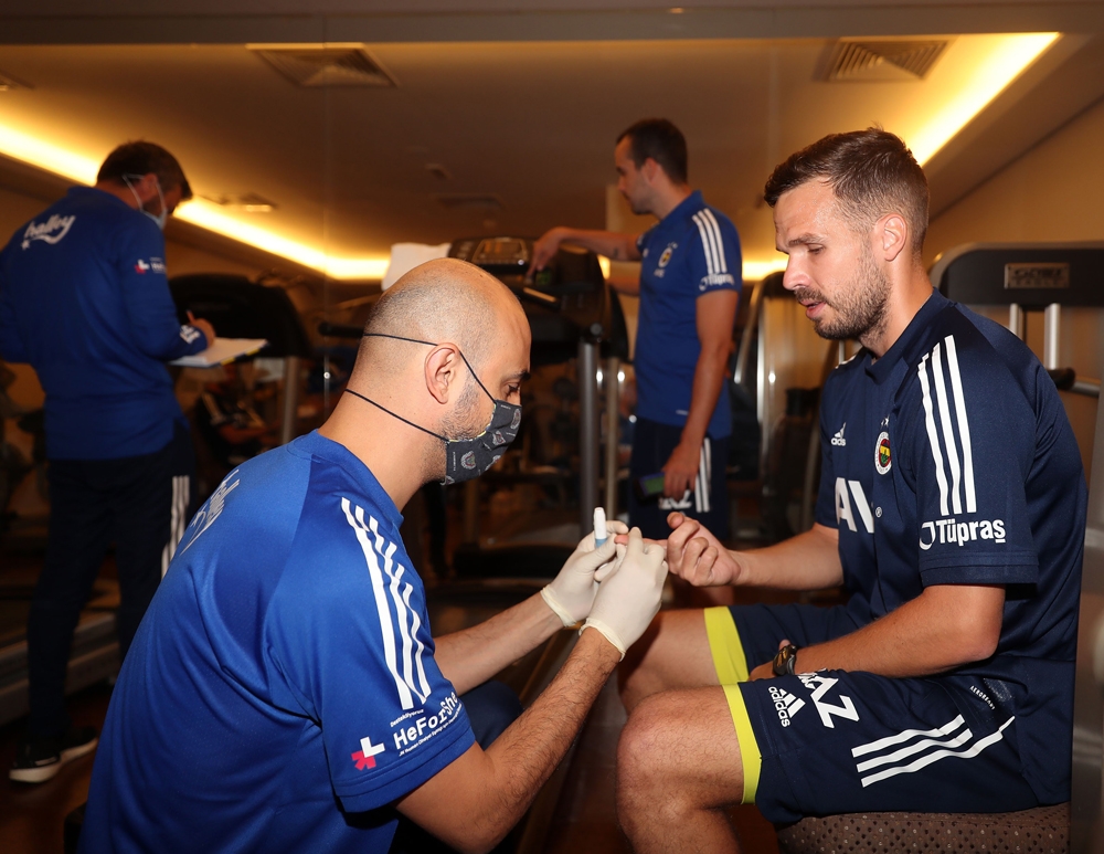 Fenerbahçer’de Novak ve Sinan Gümüş testten geçti