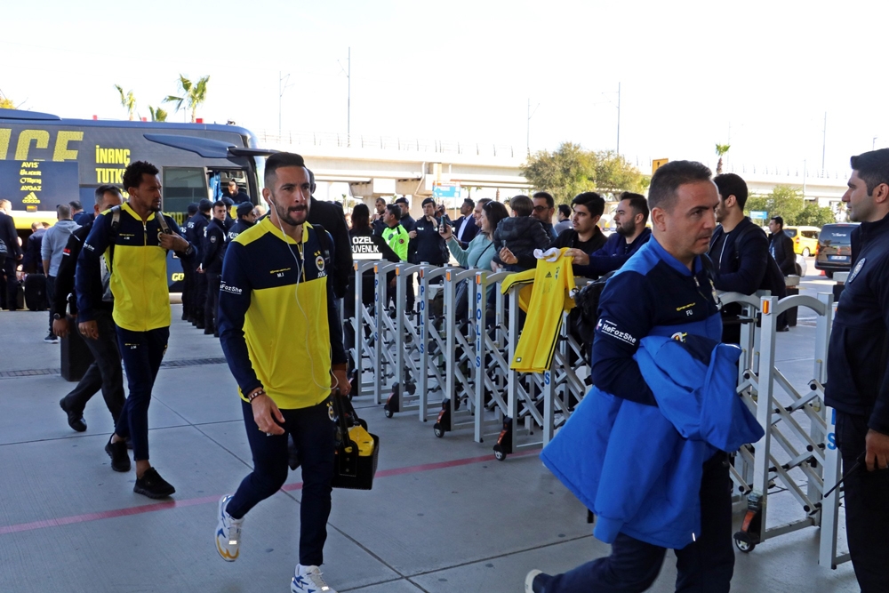 Fenerbahçe’ye Antalya’da taraftar şoku