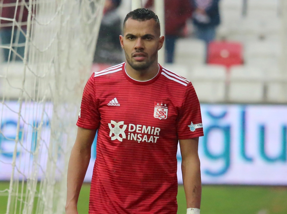 Fernando Sivas’a dönüyor