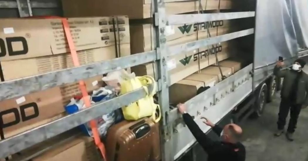 FETÖ firarisi çift yurt dışına kaçarken böyle yakalandı