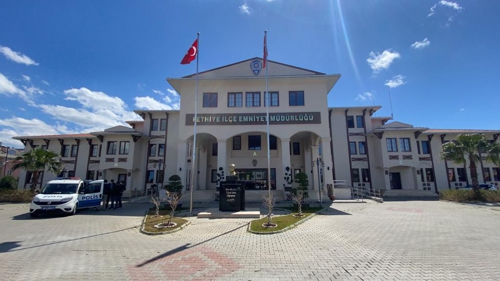 FETÖ üyelerini yurt dışına çıkaran çeteye operasyon: 5 gözaltı