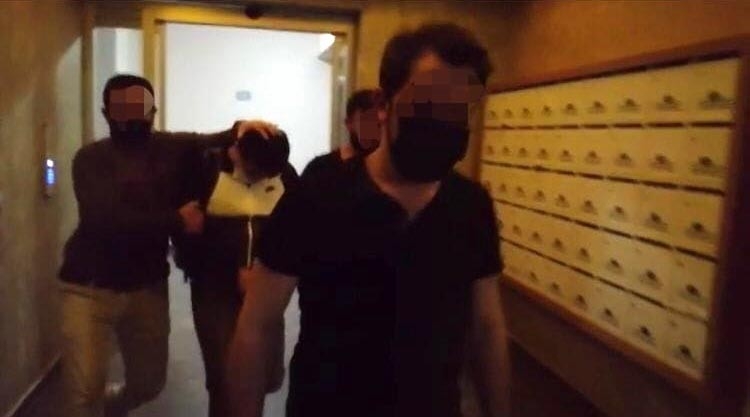FETÖ yöneticiliğinden aranan ihraç binbaşı lüks sitede yakalandı