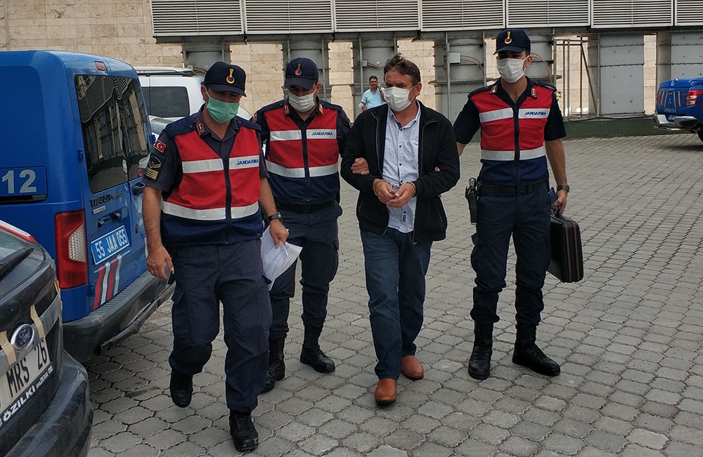 FETÖ’den 6 yıl 3 ay hapis cezası bulunan öğretmen gözaltına alındı