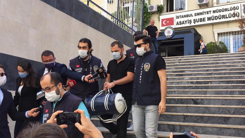 FETÖ’nün firari spikeri Erkan Akkuş adliyeye sevk edildi