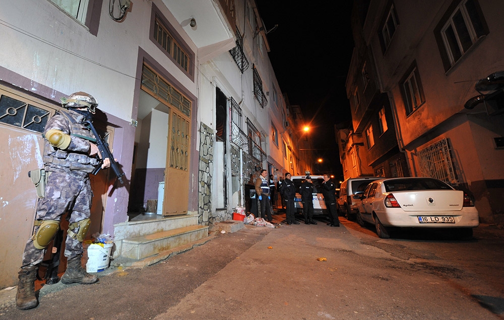 FETÖ’nün ’Gaybubet’ evlerine operasyon: 6 gözaltı
