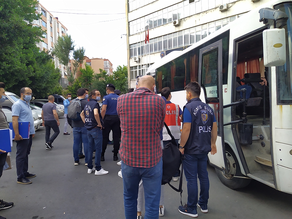 FETÖ’nün kripto yapılanması operasyonunda gözaltına alınan 15 kişi adliyeye sevk edildi