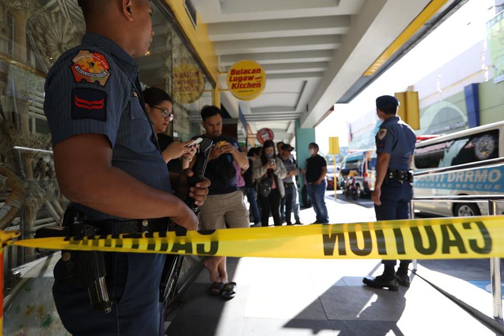Filipinler’de alışveriş merkezinde 30 kişi rehin alındı