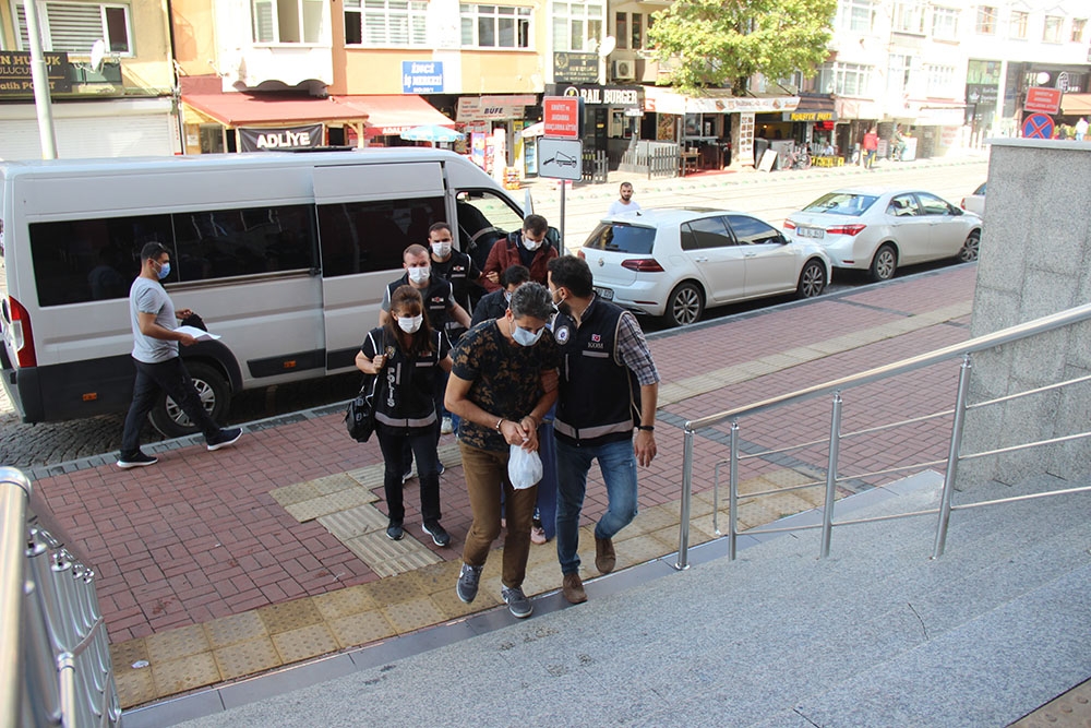 Firari 4 FETÖ şüphelisi Kocaeli’de adliyeye sevk edildi