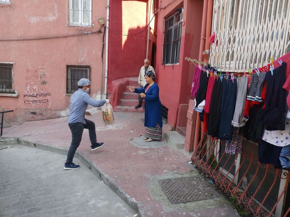 Fırıncılar ekmek dağıtımına başladı
