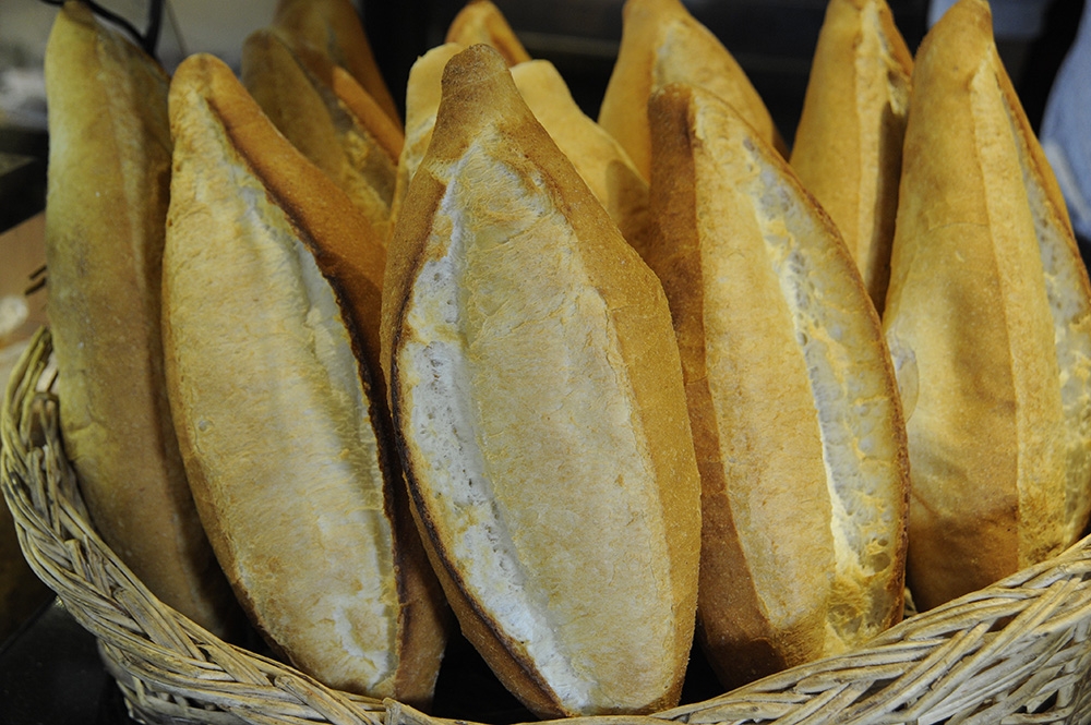 Fırıncılar ekmek fiyatındaki artışı maliyetlerin yükselmesine bağlıyor