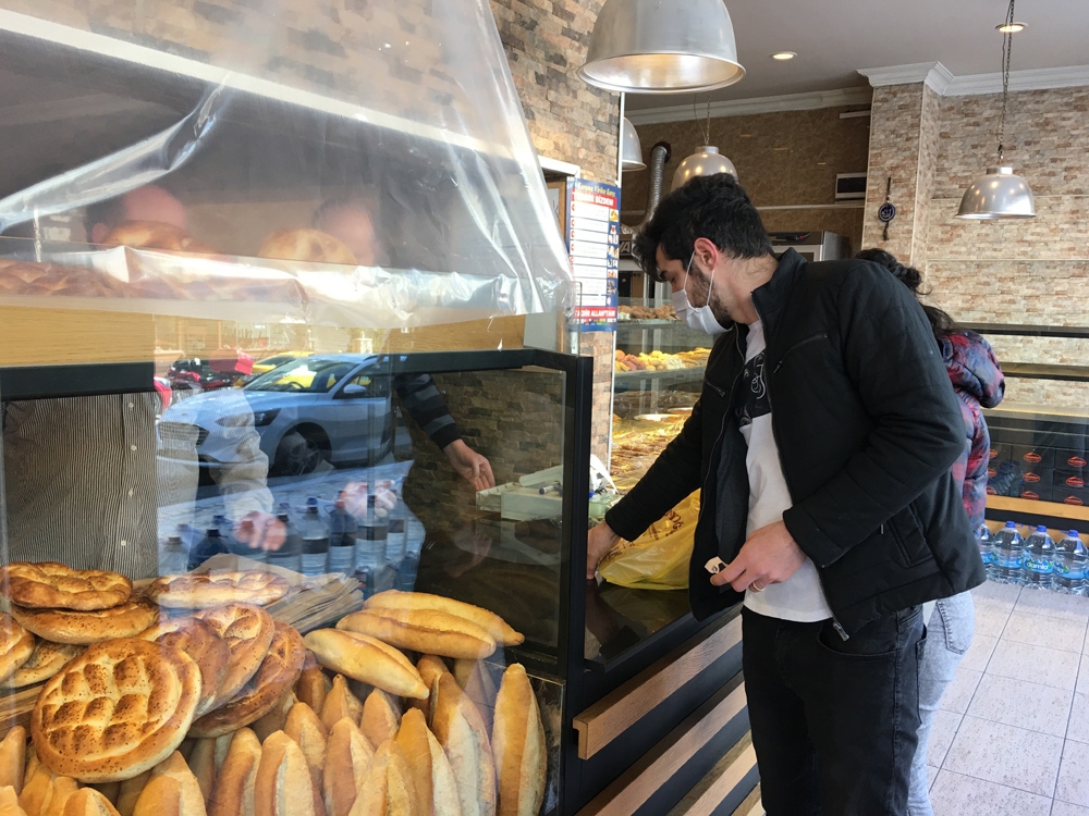 Fırınlarda korona virüse karşı ‘brandalı’ önlem
