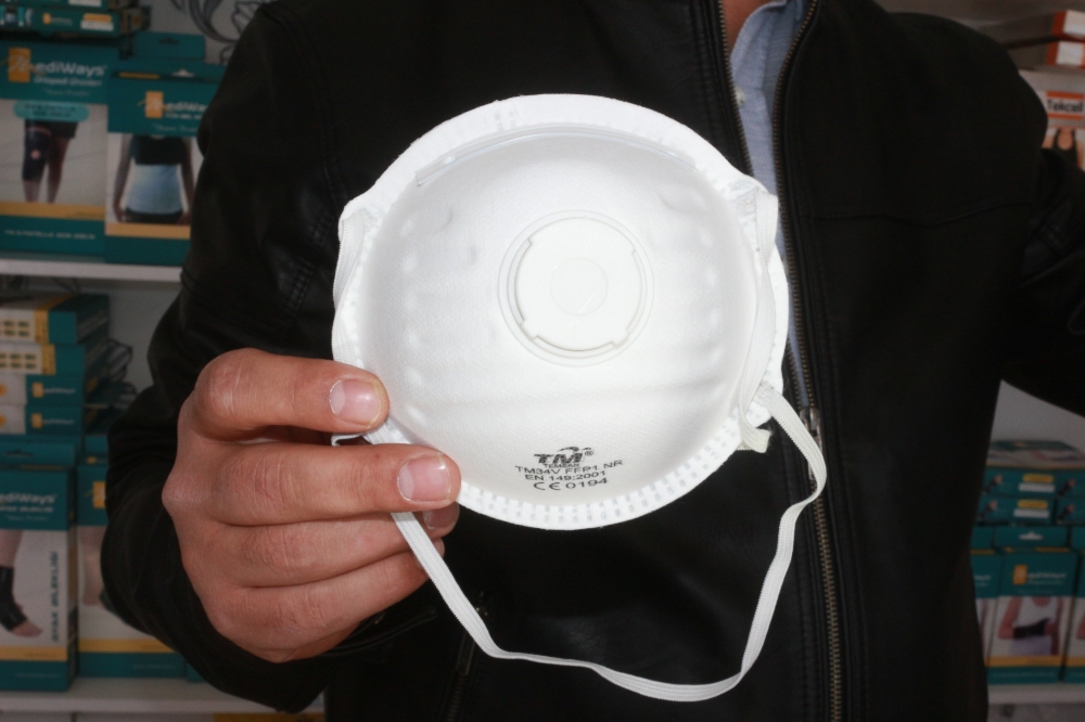 Fırsatçılara gün doğdu: Maskeler karaborsaya düştü