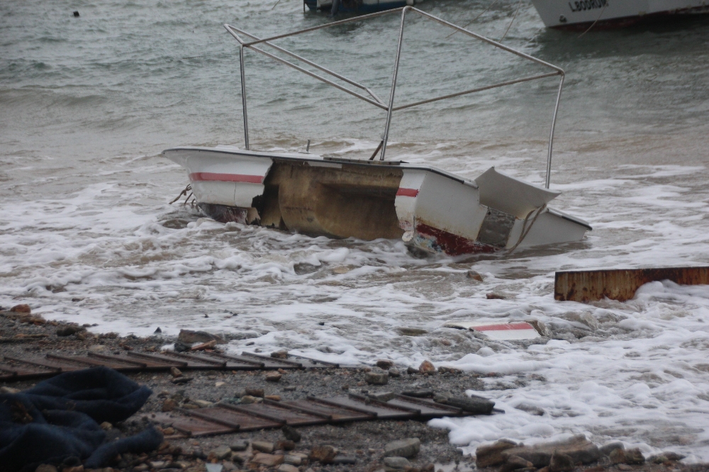Fırtına Bodrumu Yıktı Geçti