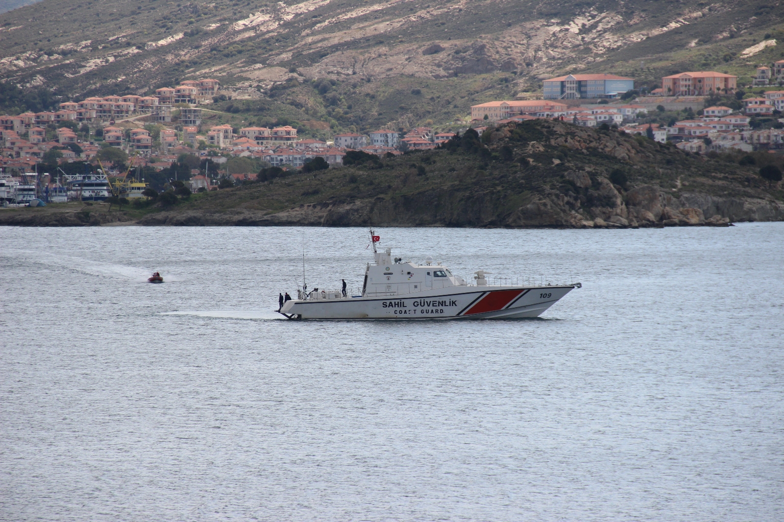 Foça’da düşen uçağın ardından çalışmalar sürüyor