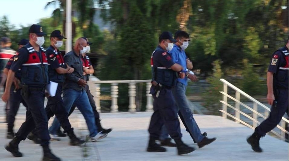 Foça’daki korkunç cinayetle ilgili 2 kişi tutuklandı