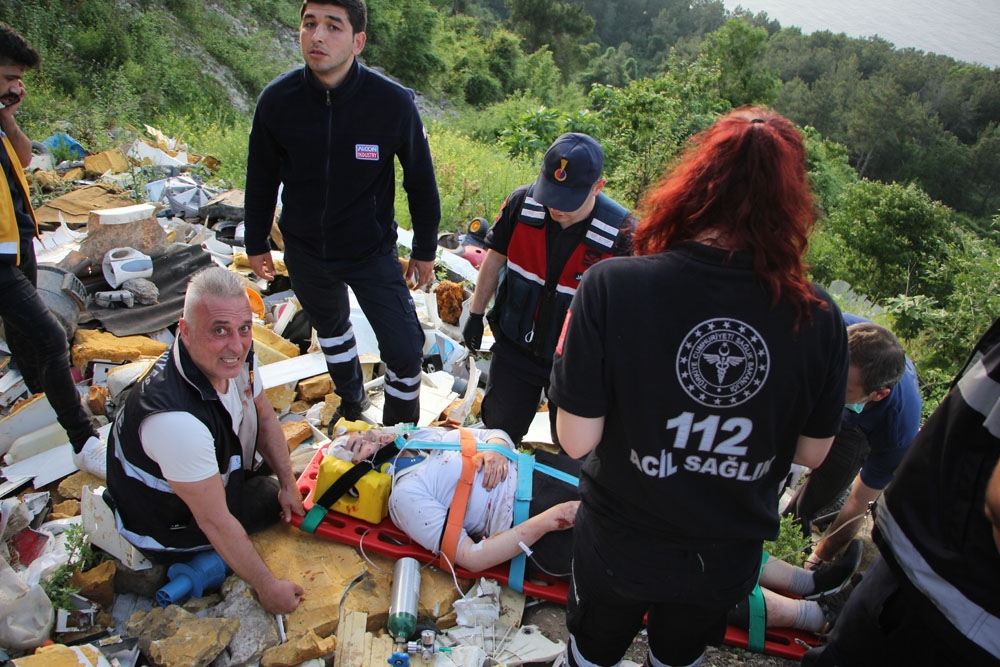 Fotoğraf çekerken uçuruma yuvarlanan genç kız 2 saatte kurtarıldı