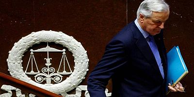 Fransa'da hükümet düştü