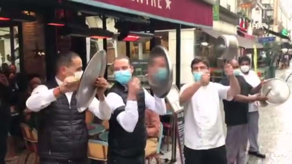 Fransa’da bar ve restoran sahiplerinden “tencere tavalı” eylem