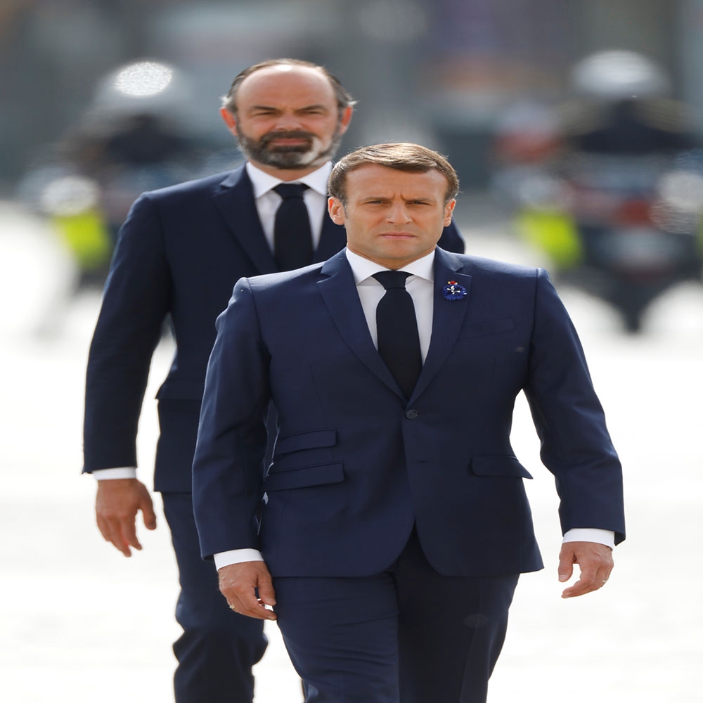 Fransa’da Covid-19 krizi Macron’un popülaritesini düşürdü
