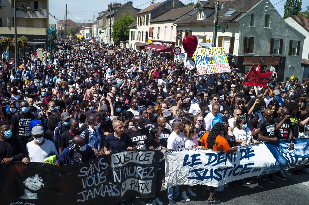 Fransa’da ırkçılık karşıtı protestolarda “Fatiha” okundu