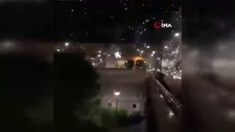 Fransa’da karakola havai fişekli saldırdı