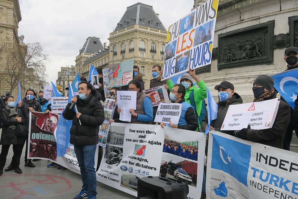 Fransa’da Uygur Türklerine destek protestosu