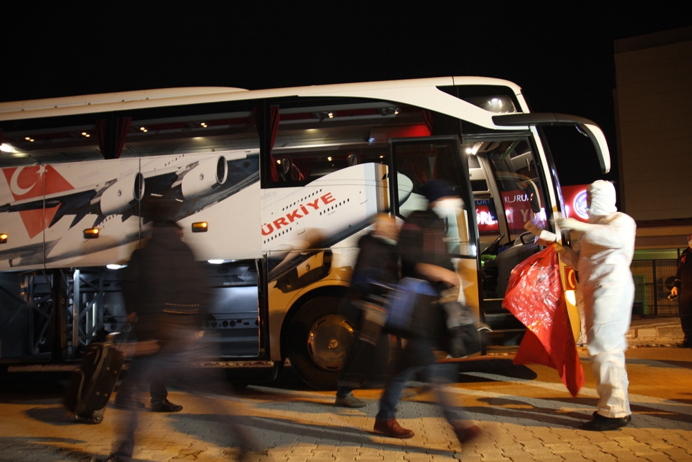 Fransa’dan getirilen 143 kişi yurtta karantinaya alındı