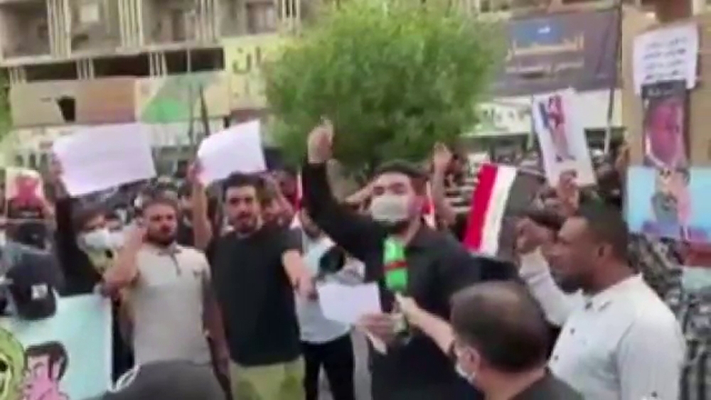 Fransa’nın Bağdat Büyükelçiliği binası önünde protesto
