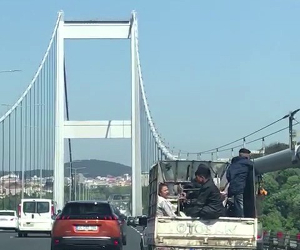 FSM Köprüsü üzerinde tehlikeli yolculuk