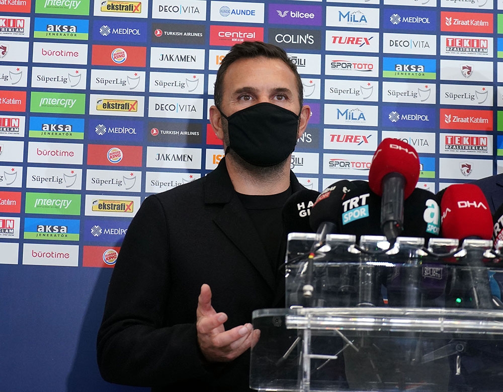 Futbolun dışarda kaldığı, insanlığın içeriye alındığı anlamlı bir gece yaşadık