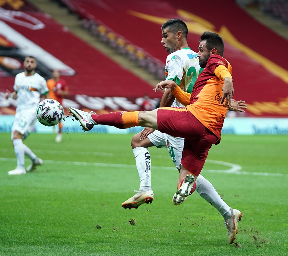 Galatasaray, 90 artı 5’te yediği golle Alanyaspor’a 2-1 yenildi