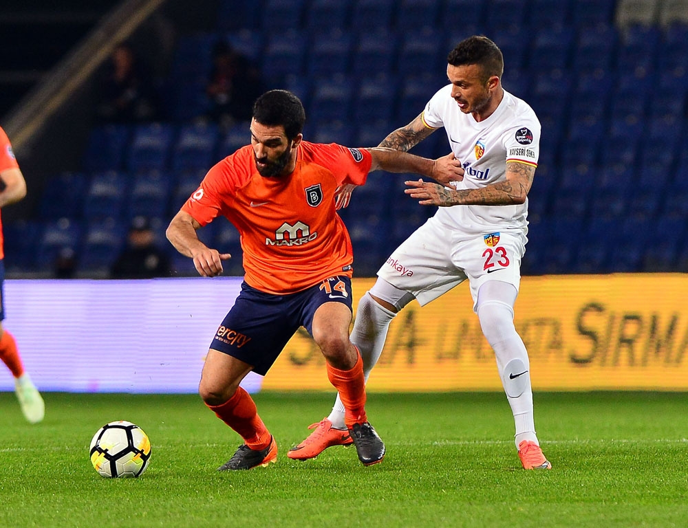 Galatasaray, Arda Turan ile 1+1 yıllık sözleşme imzaladı
