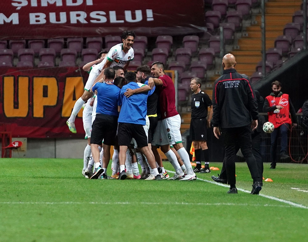 Galatasaray evinde ilk kez Alanyaspor’a yenildi