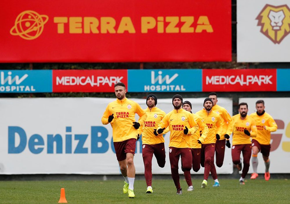 Galatasaray önce salonda sonra sahada çalıştı