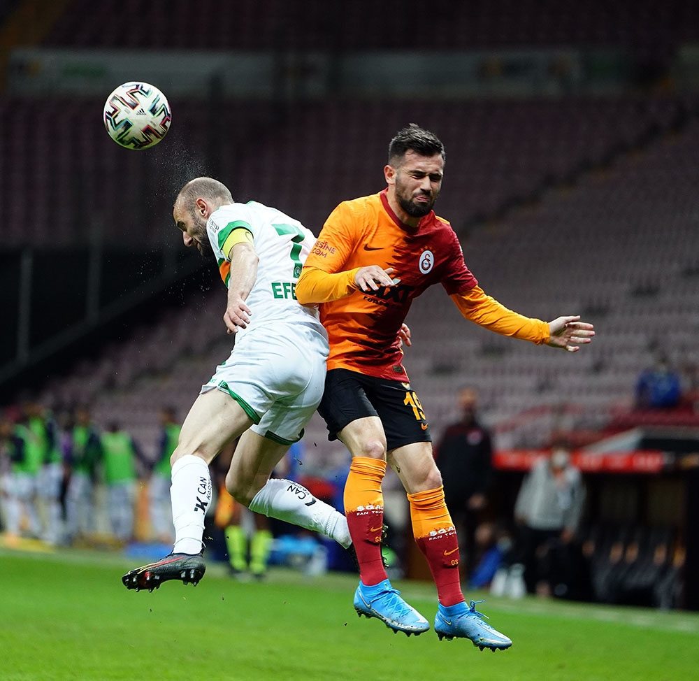 Galatasaray, sahasında Aytemiz Alanyaspor’a 3-2 mağlup oldu