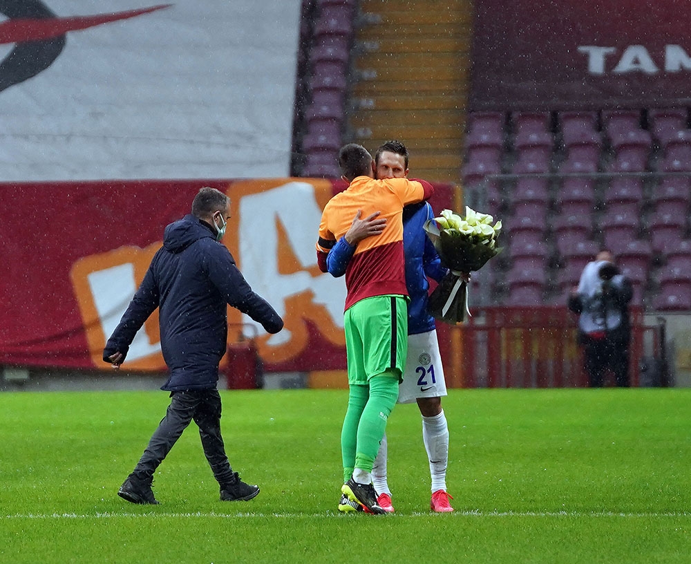 Galatasaray, sahasında Çaykur Rizespor’la ilk yarıda berabere kaldı