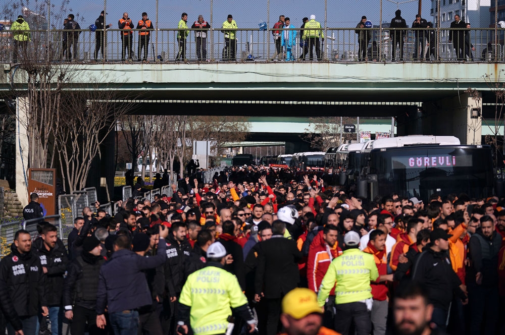 Galatasaray taraftarı Kadıköy’e geldi