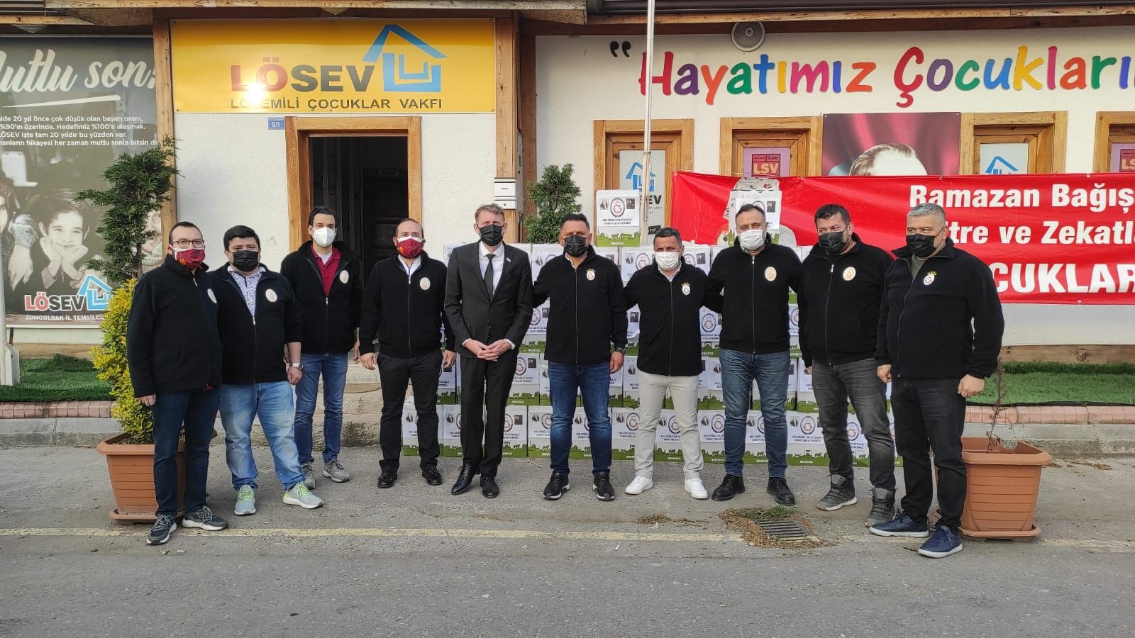 Galatasaray taraftarlarından LÖSEV’e yardım