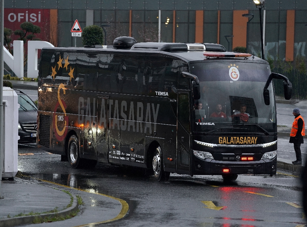Galatasaray ve Beşiktaş stada ulaştı